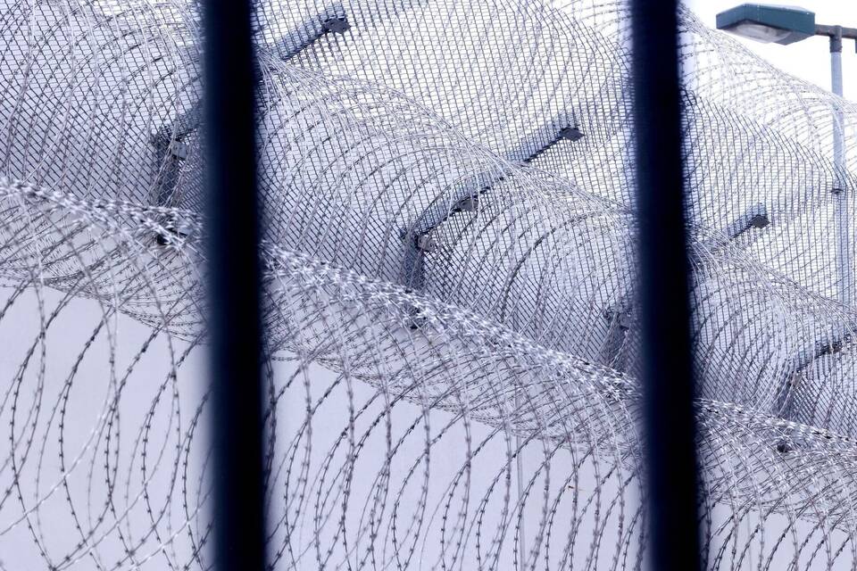 Häftling flieht in Tasche von Mitgefangenem aus Gefängnis
