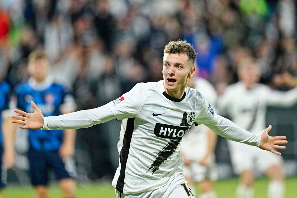 Fisnik Asllani