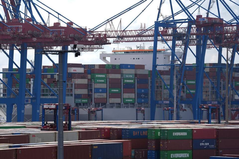 Container Terminal Tollerort im Hamburger Hafen Container Terminal Tollerort im Hamburger Hafen