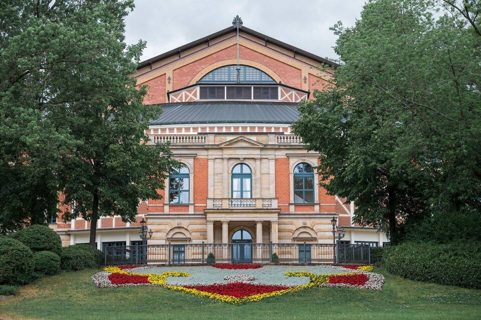 Bayreuther Festspielhaus am Grünen Hügel Bayreuther Festspielhaus am Grünen Hügel