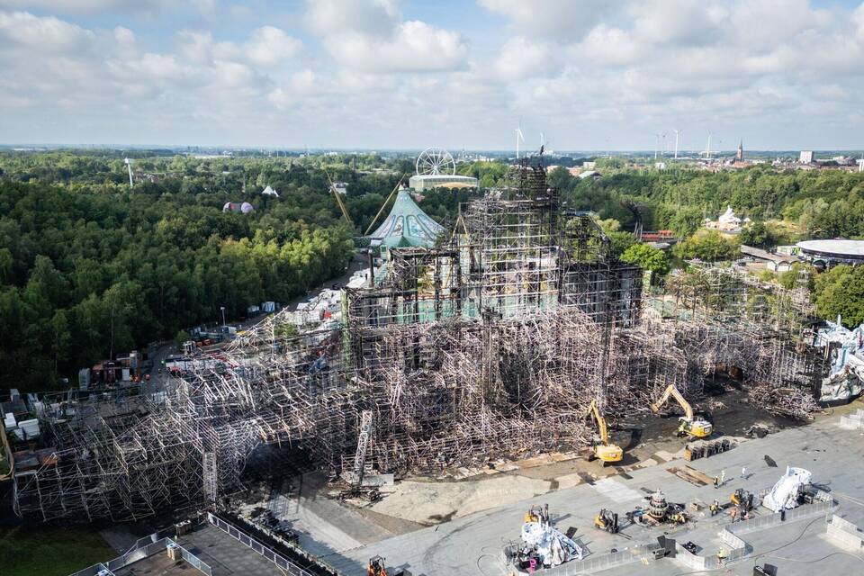 Feuer zerstört Hauptbühne von Tomorrowland-Festival Feuer zerstört Hauptbühne von Tomorrowland-Festival