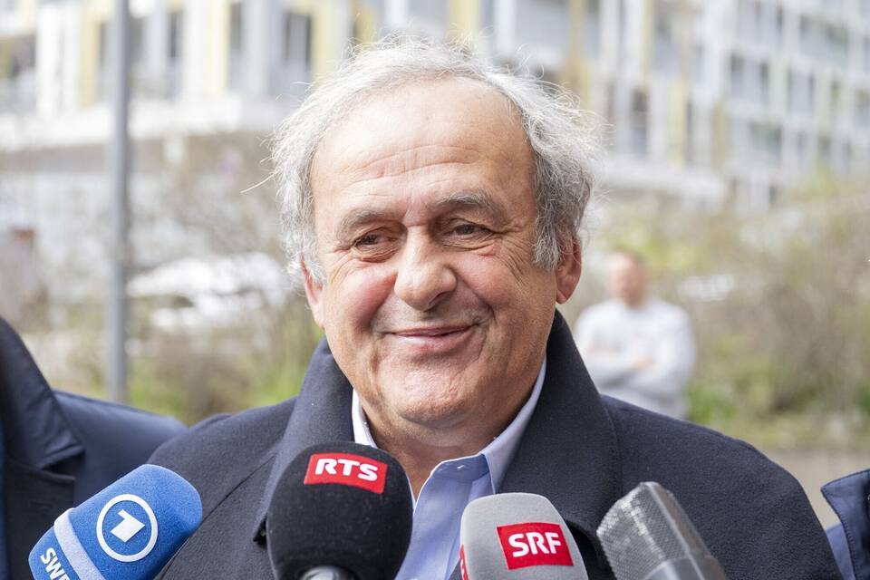 Einbrecher erbeuten bei Platini Medaillen und Trophäen Einbrecher erbeuten bei Platini Medaillen und Trophäen