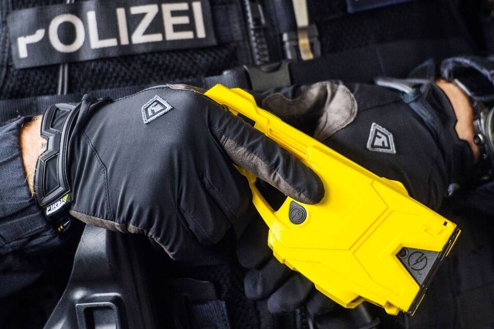 Bundespolizei soll flächendeckend Taser einsetzen dürfen