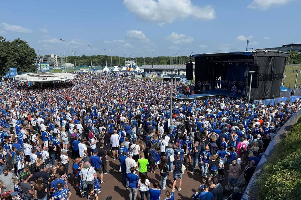 Fußball: 2. Bundesliga, Saisoneröffnung FC Schalke 04 Fußball: 2. Bundesliga, Saisoneröffnung FC Schalke 04
