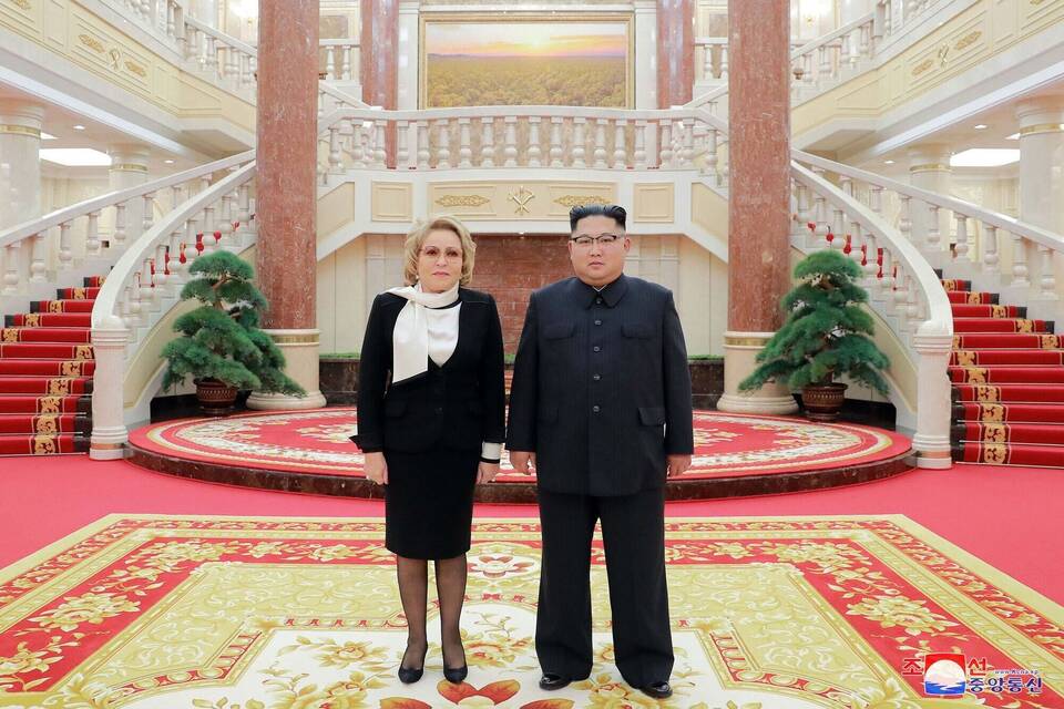 Kim Jong Un trifft Vorsitzende des russischen Oberhauses Kim Jong Un trifft Vorsitzende des russischen Oberhauses