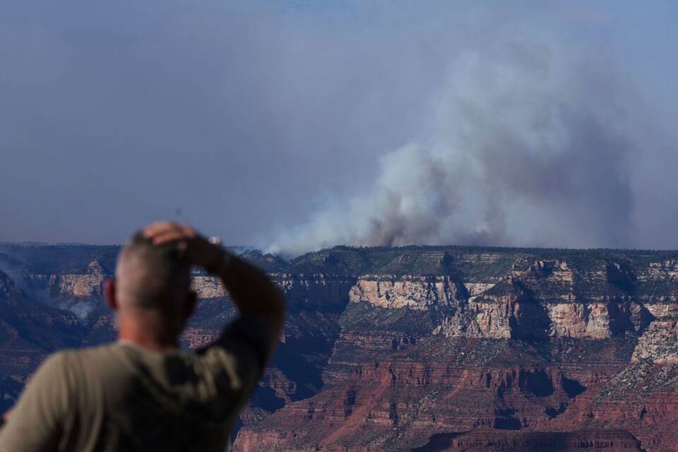 Rauchwolken über dem Grand Canyon: Feuer weitet sich aus Rauchwolken über dem Grand Canyon: Feuer weitet sich aus