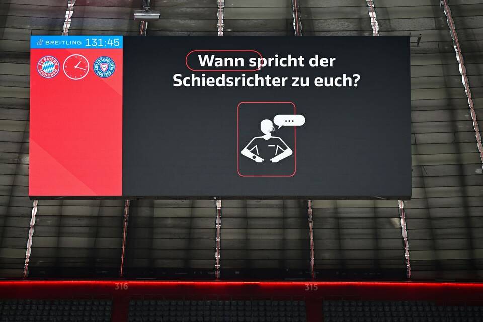 Schiedsrichter-Ansagen im Stadion