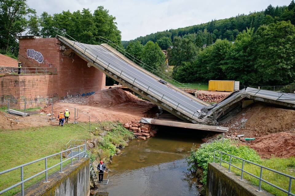 Talbrücke im Odenwald gesprengt Talbrücke im Odenwald gesprengt