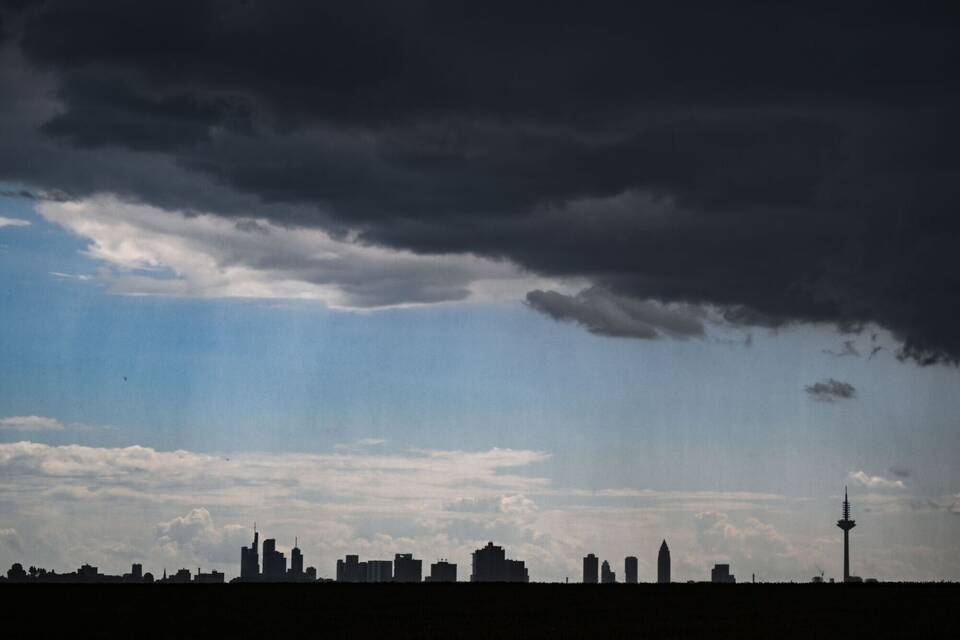 Regenwolken über Frankfurt am Main