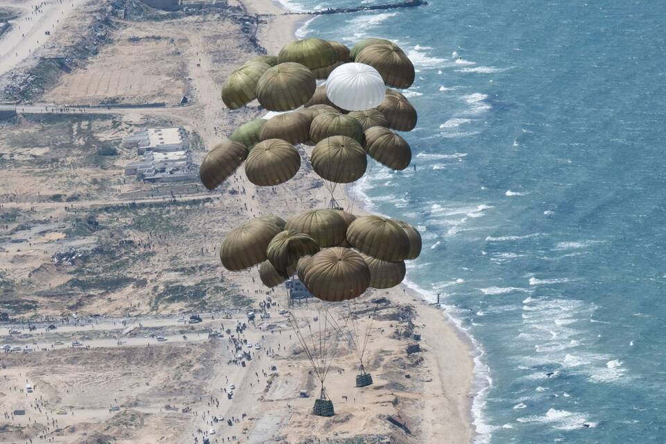 Hilfsflüge über Gaza