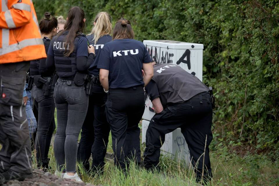 Weiterer Brandanschlag auf wichtige Bahnstrecke - Düsseldorf Weiterer Brandanschlag auf wichtige Bahnstrecke - Düsseldorf