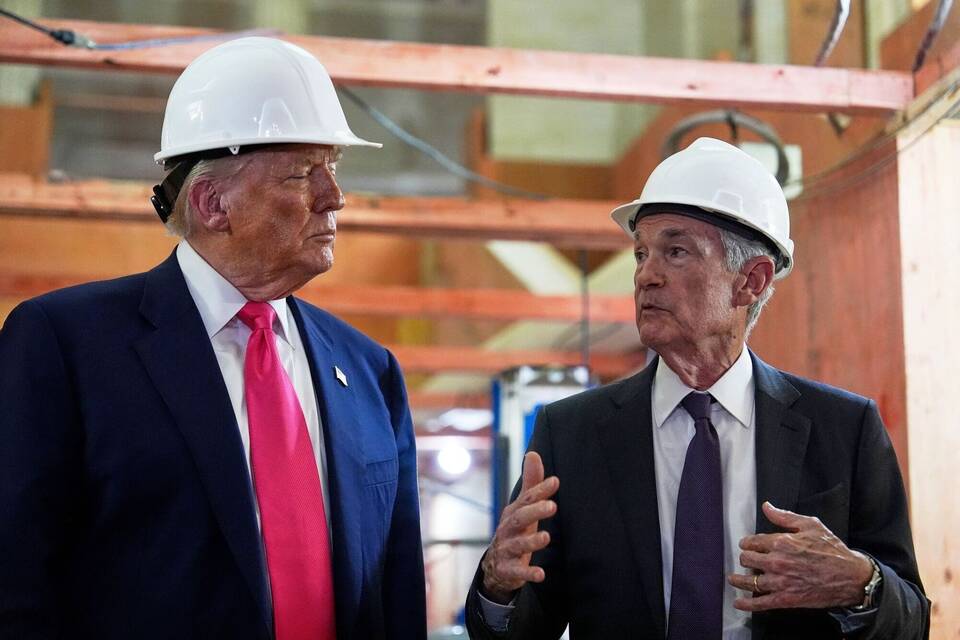 US-Präsident Trump besucht die Fed mit US-Notenbank-Chef Powell. US-Präsident Trump besucht die Fed mit US-Notenbank-Chef Powell.