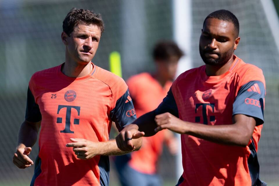 Thomas Müller (l) und Jonathan Tah