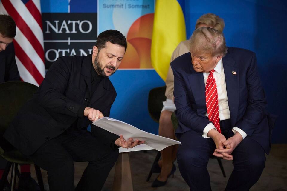 Selenskyj und Trump (r) Selenskyj und Trump (r)