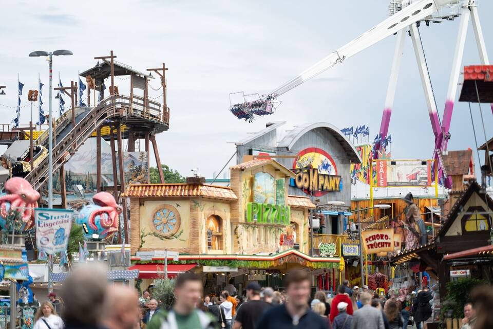 Cranger Kirmes in Herne offiziell eröffnet Cranger Kirmes in Herne offiziell eröffnet