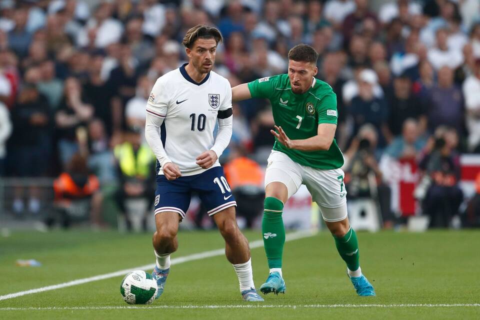 Jack Grealish (l)