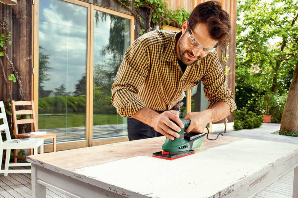 Wasser ist Gift für sie – Holzmöbel putzen, pflegen und reparieren