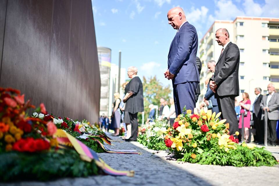 Gedenkveranstaltung zum 64. Jahrestag des Mauerbaus Gedenkveranstaltung zum 64. Jahrestag des Mauerbaus