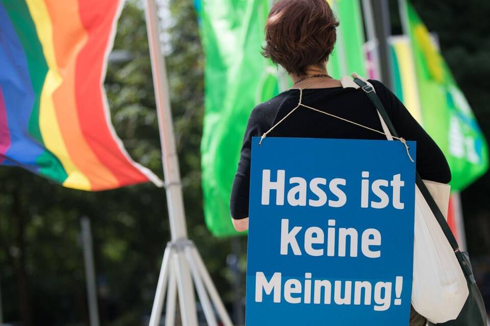 Protest gegen Hassnachrichten