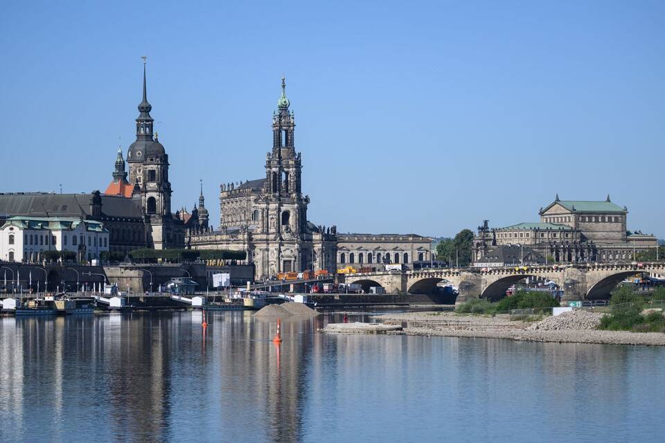 Dresden nach Abriss der Carolabrücke Dresden nach Abriss der Carolabrücke