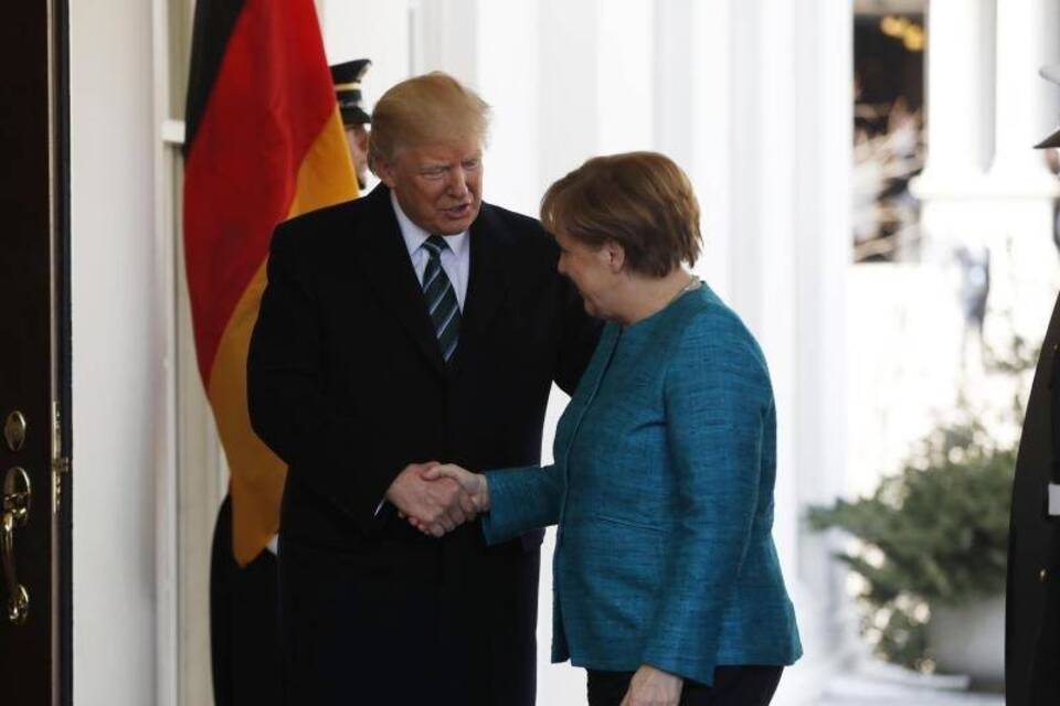 Händedruck Merkel und Trump