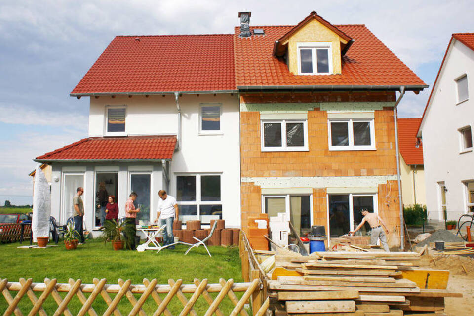 Nachbarn mit gemeinsamer Wand – Warum ein Doppelhaus bauen?