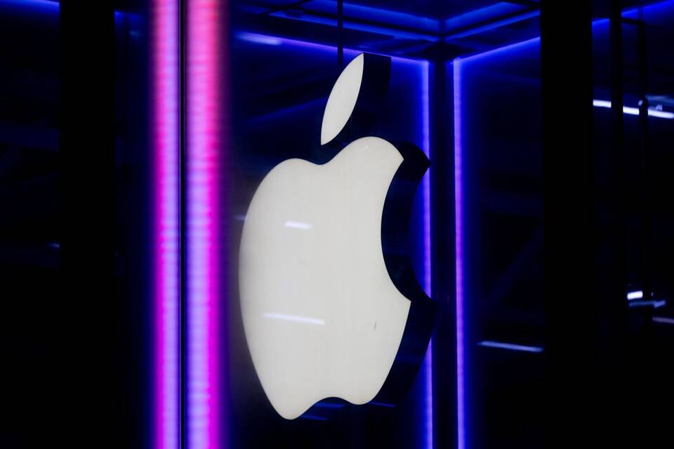 Apple Apple