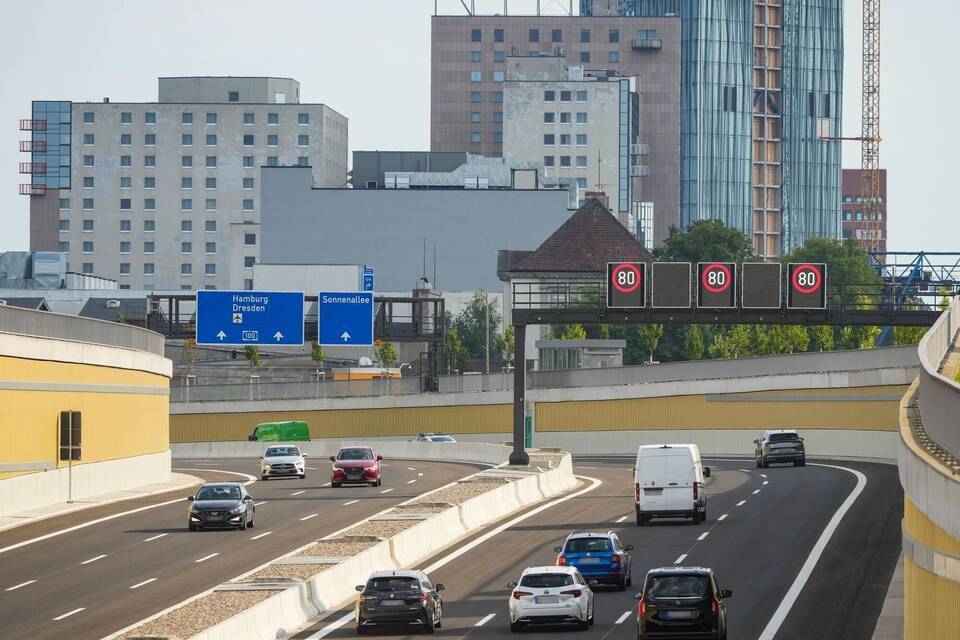 Freigabe des 16. Bauabschnitts der A 100 Freigabe des 16. Bauabschnitts der A 100