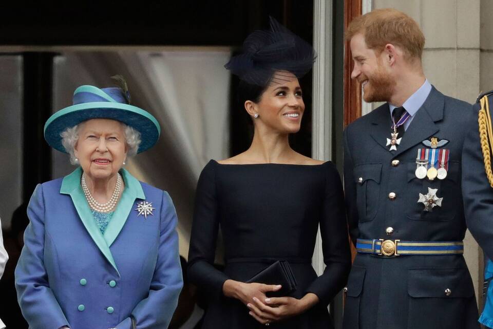 Königin Elizabeth II., Meghan und Prinz Harry (Archivbild) Königin Elizabeth II., Meghan und Prinz Harry (Archivbild)