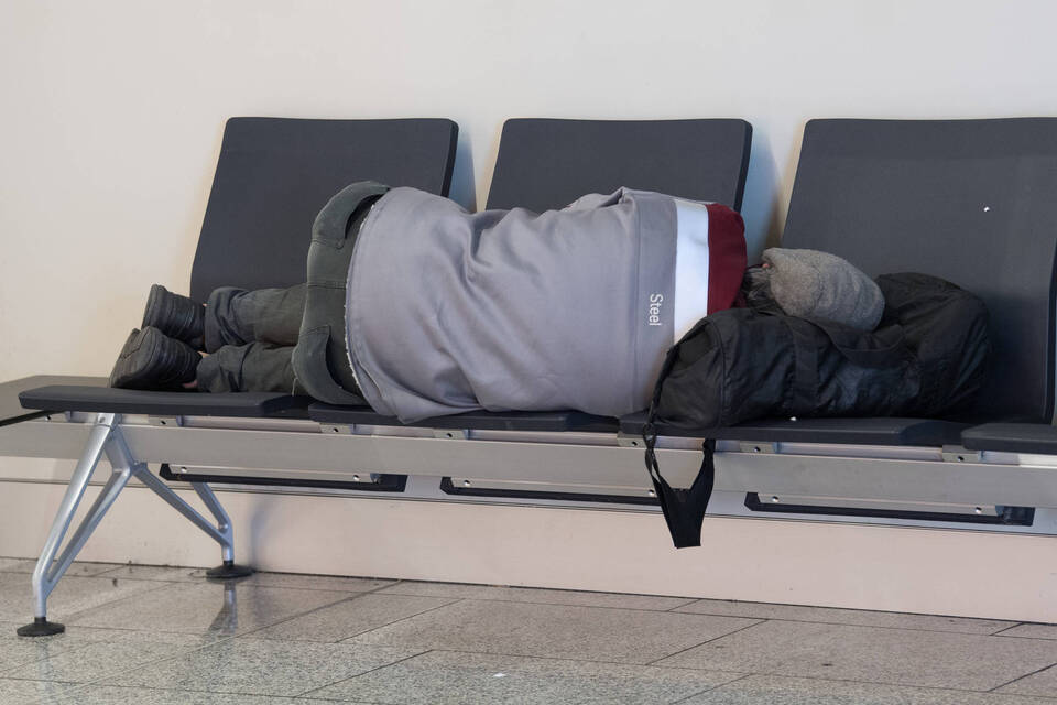Geschützt im prallen Leben - Obdachlose im Flughafen
