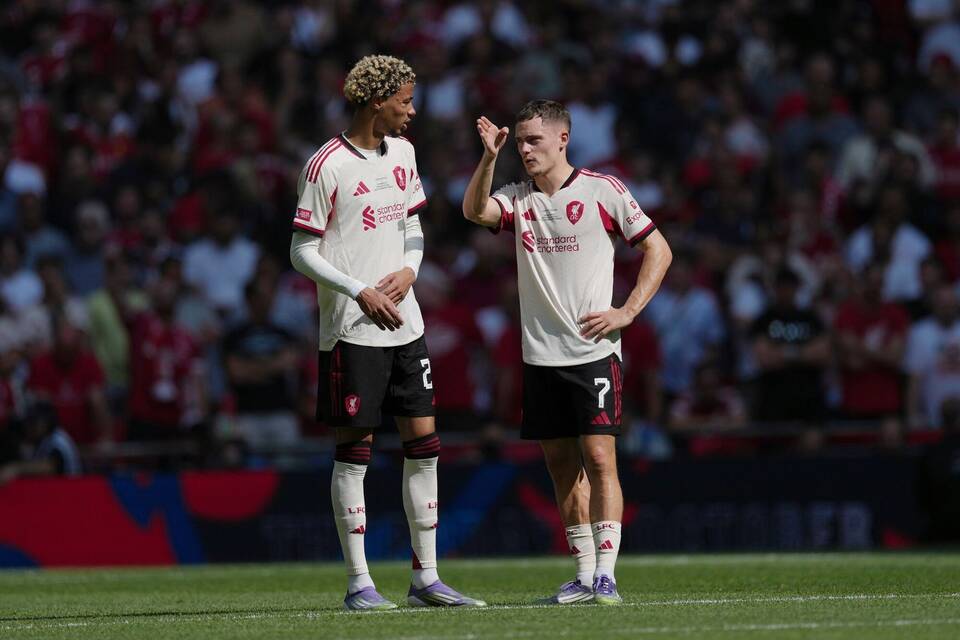 Hugo Ekitike (l) und Florian Wirtz Hugo Ekitike (l) und Florian Wirtz