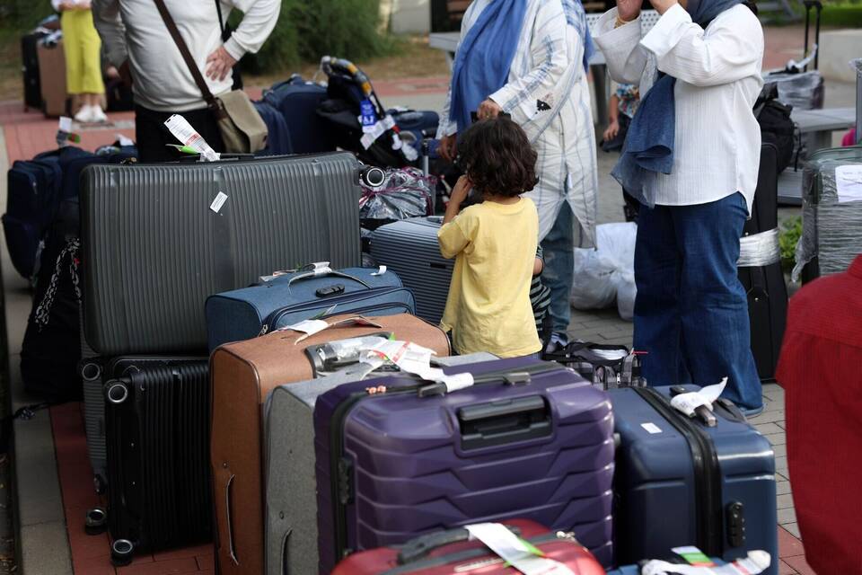 Ankunft von Afghanen mit Aufnahmezustand Ankunft von Afghanen mit Aufnahmezustand