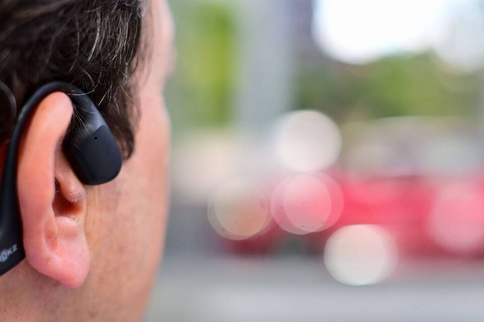 Open-Ear-Kopfhörer beim Laufen Open-Ear-Kopfhörer beim Laufen