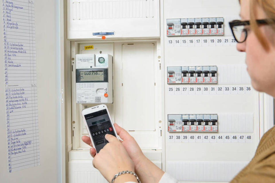 Teuer und datenhungrig – Die ersten Smart Meter werden installiert Teuer und datenhungrig – Die ersten Smart Meter werden installiert