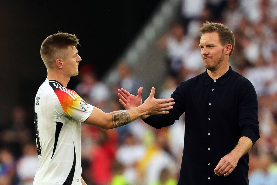Toni Kroos (l) und Bundestrainer Julian Nagelsmann Toni Kroos (l) und Bundestrainer Julian Nagelsmann