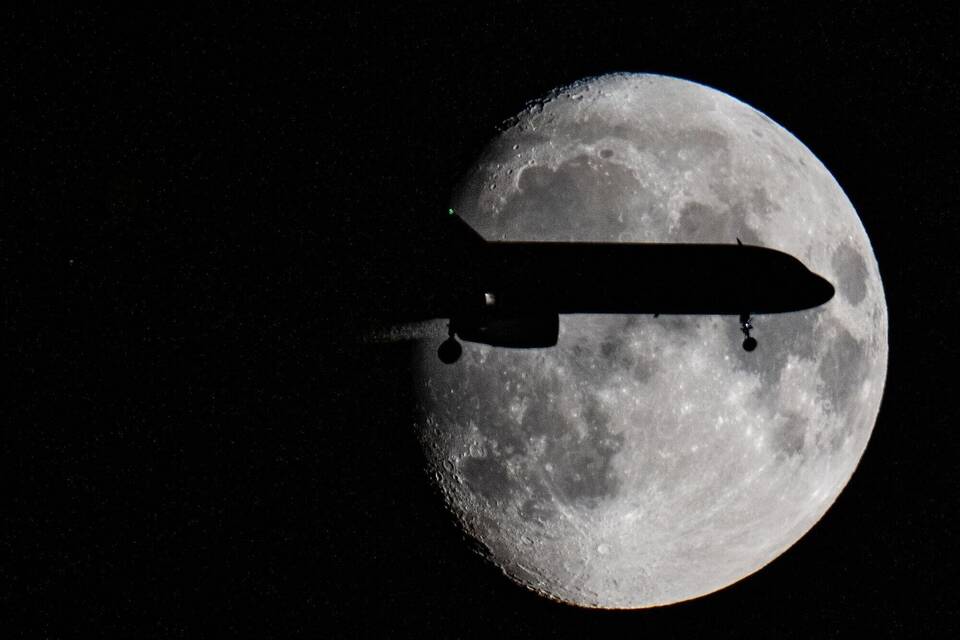 Am Mond vorbei Am Mond vorbei