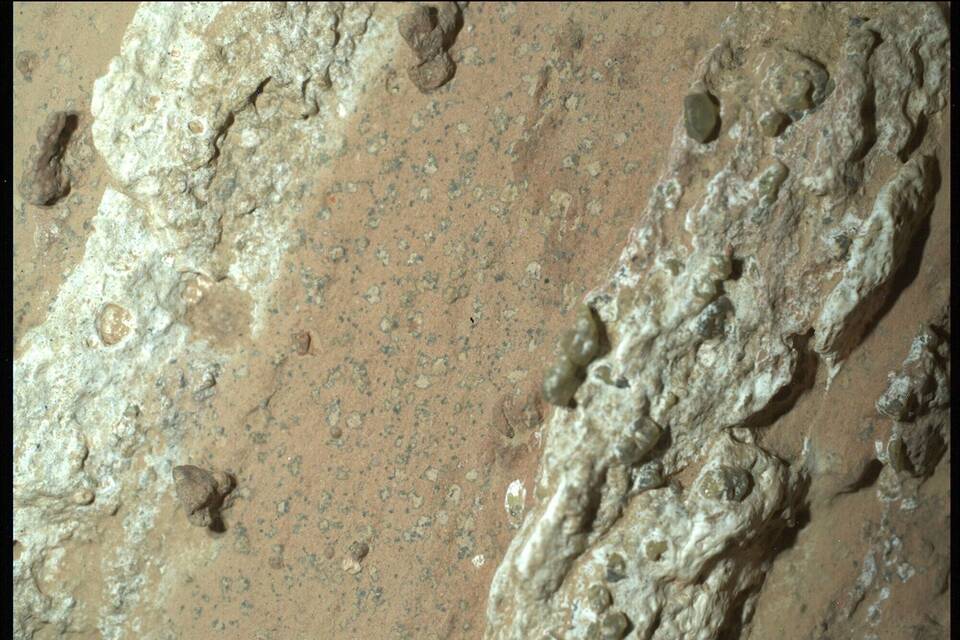 Mars-Stein könnte Zeichen von früherem Leben zeigen