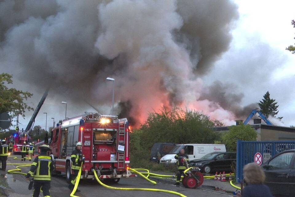 Großbrand auf Schrottplatz Großbrand auf Schrottplatz
