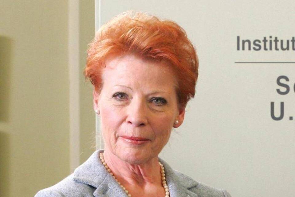 Renate Schroeter Renate Schroeter