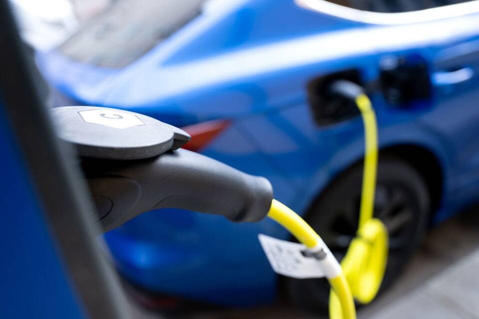 Elektroauto an Ladesäulen