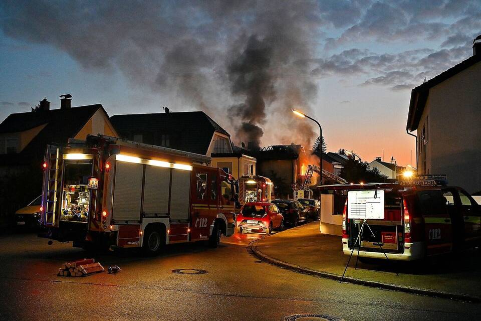 Brand in München - Großeinsatz von Polizei und Feuerwehr