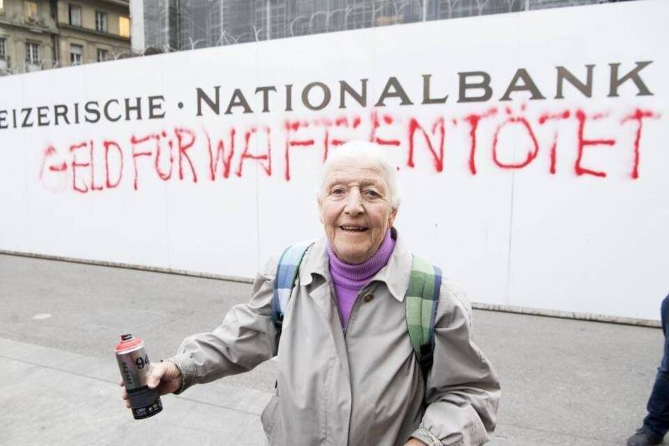 «Geld für Waffen tötet»