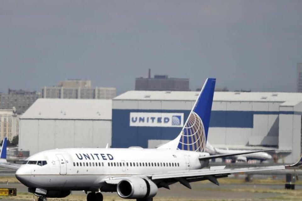 United Airlines United Airlines