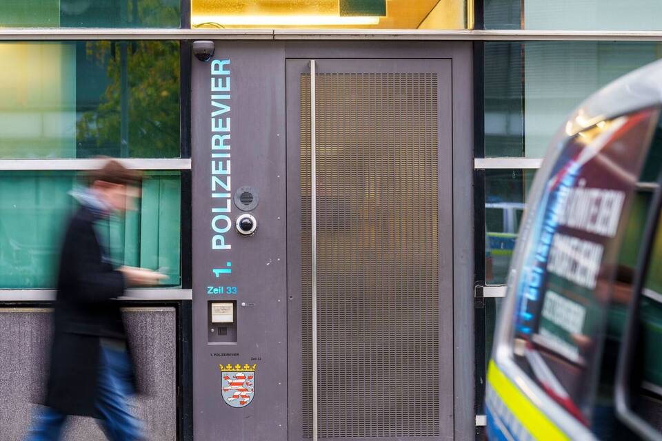 Ermittlungen gegen hessische Polizisten Ermittlungen gegen hessische Polizisten