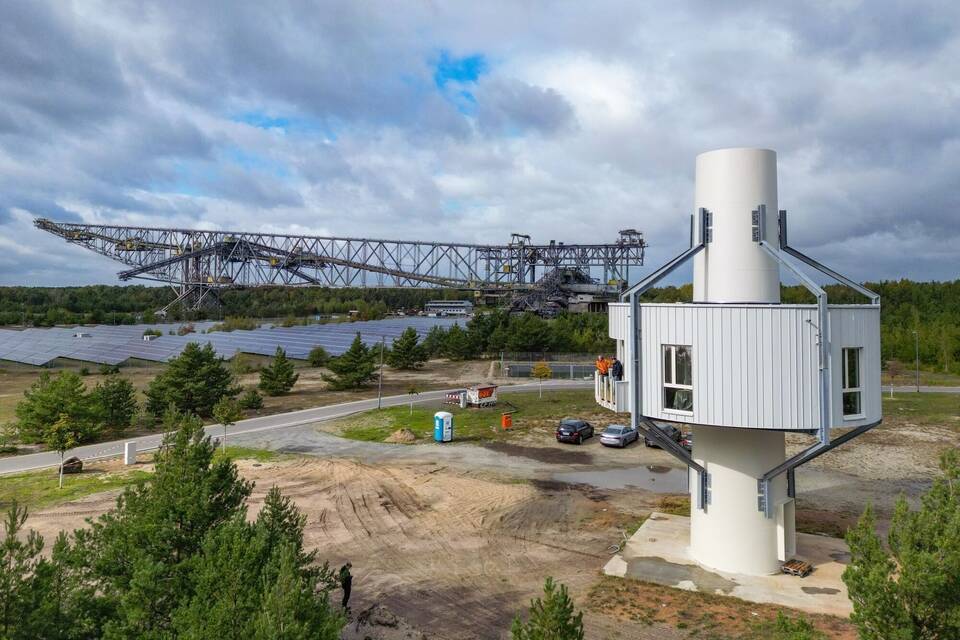 Ferien am Windradturm: Upcycling-Projekt in acht Metern Höhe