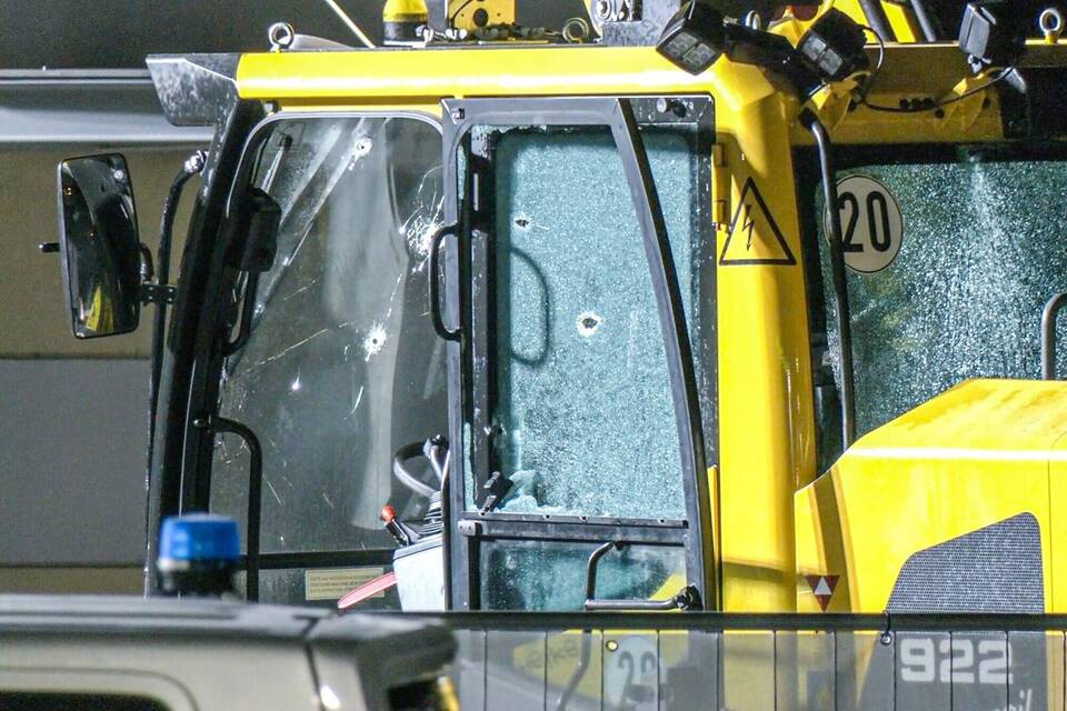Zerstörungsfahrt mit Bagger