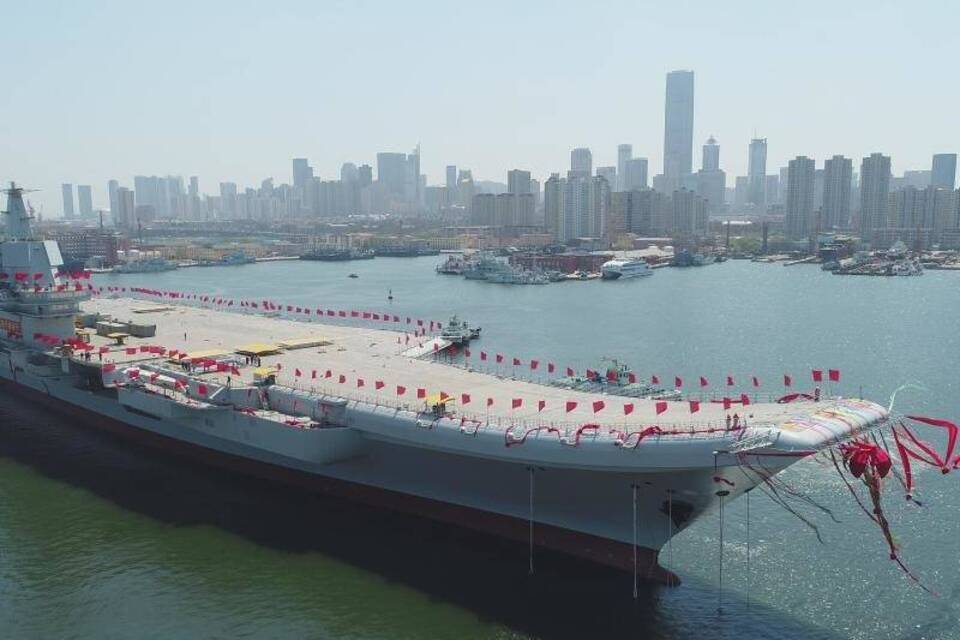 Chinas erster eigener Flugzeugträger Chinas erster eigener Flugzeugträger
