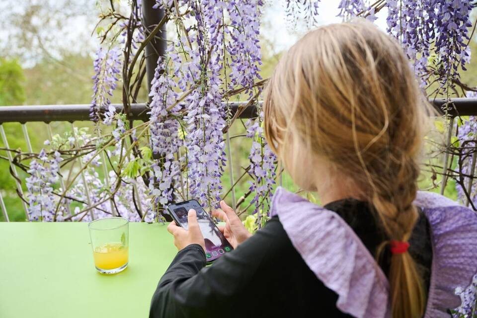 Symbolbild - Smartphone-Nutzung bei Kindern