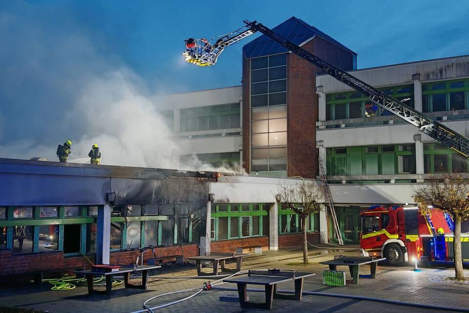 Brand an Schule – Warnung an die Bevölkerung