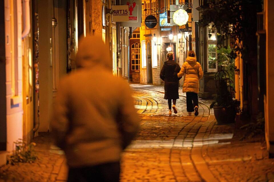 Wie sicher fühlen sich Frauen nachts auf dem Heimweg? Wie sicher fühlen sich Frauen nachts auf dem Heimweg?